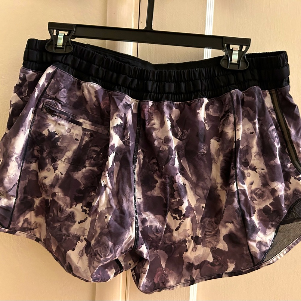 Lulu lemon shorts with liner and zipper pocket in back